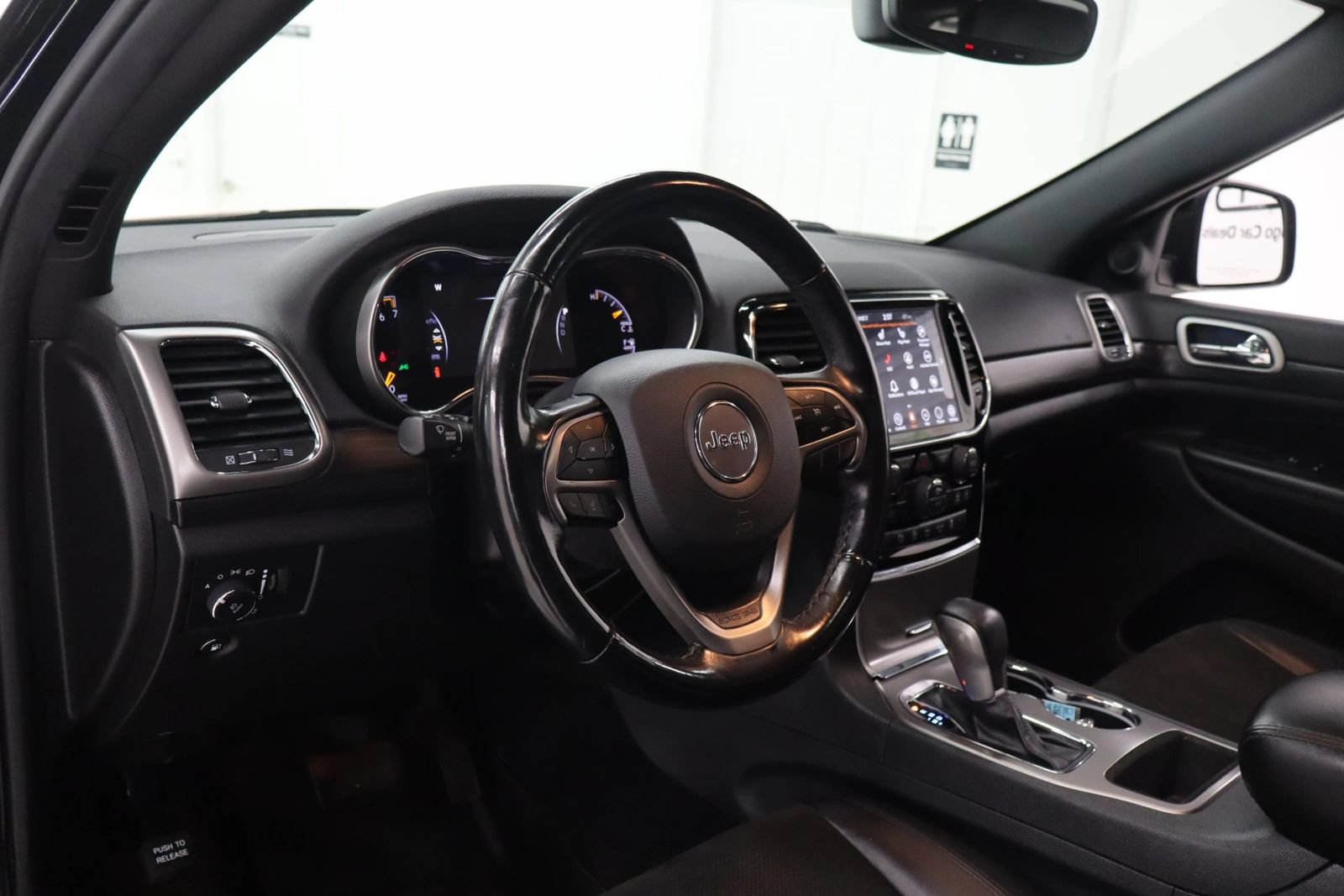 Used 2019 Jeep Grand Cherokee Altitude AWD/4WD image 16