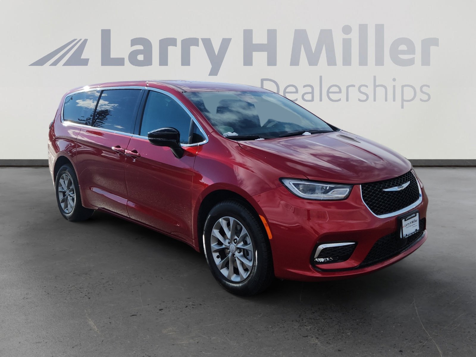 New 2026 Chrysler Pacifica Select AWD/4WD image 8