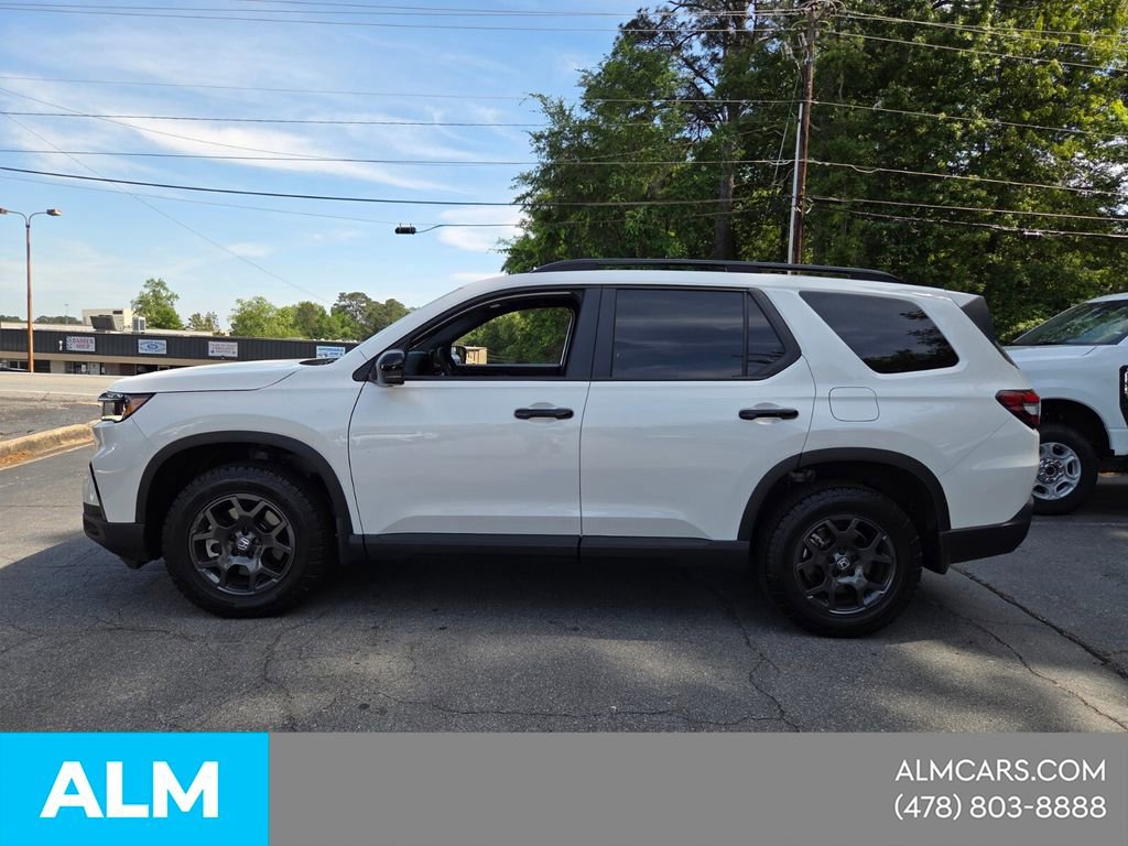 Used 2025 Honda Pilot TrailSport image 3