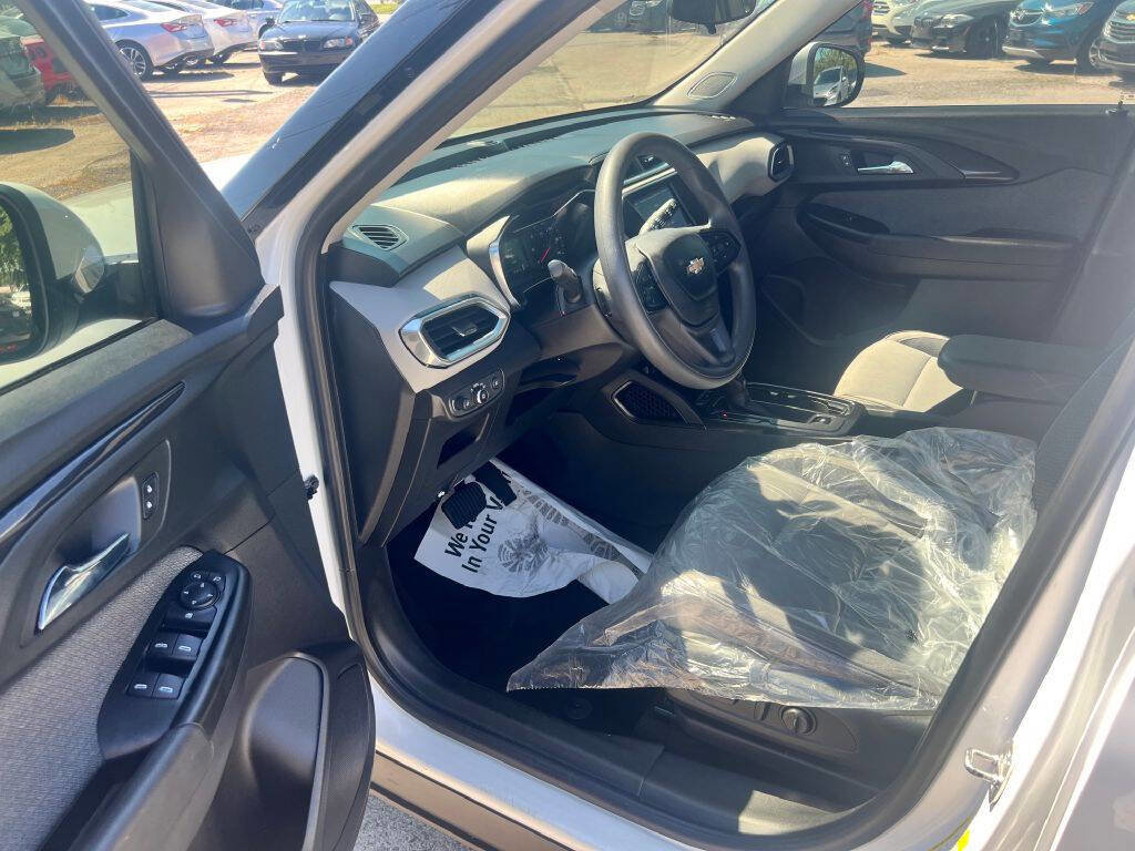 Used 2022 Chevrolet TrailBlazer LT w/ Driver Confidence Package image 11