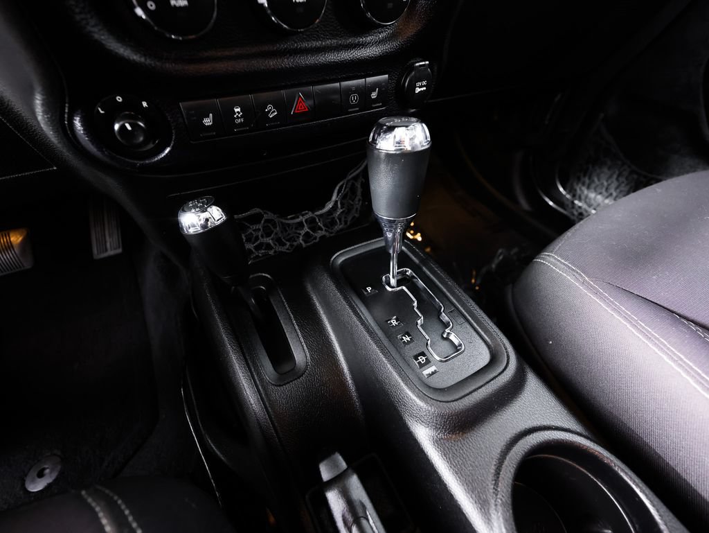 Used 2014 Jeep Wrangler Unlimited Rubicon w/ Dual Top Group AWD/4WD image 29