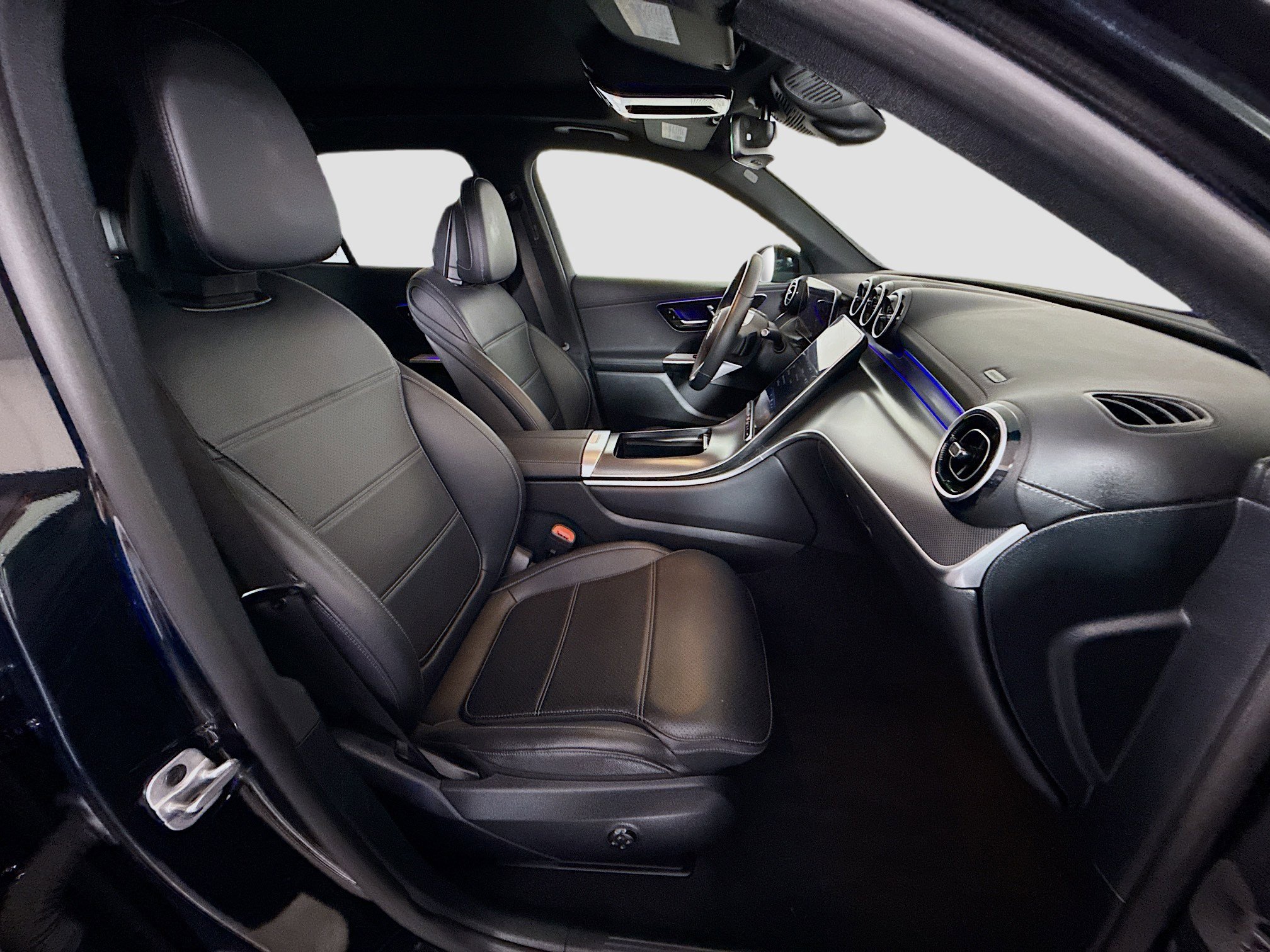 Used 2024 Mercedes-Benz GLC 300 4MATIC image 29