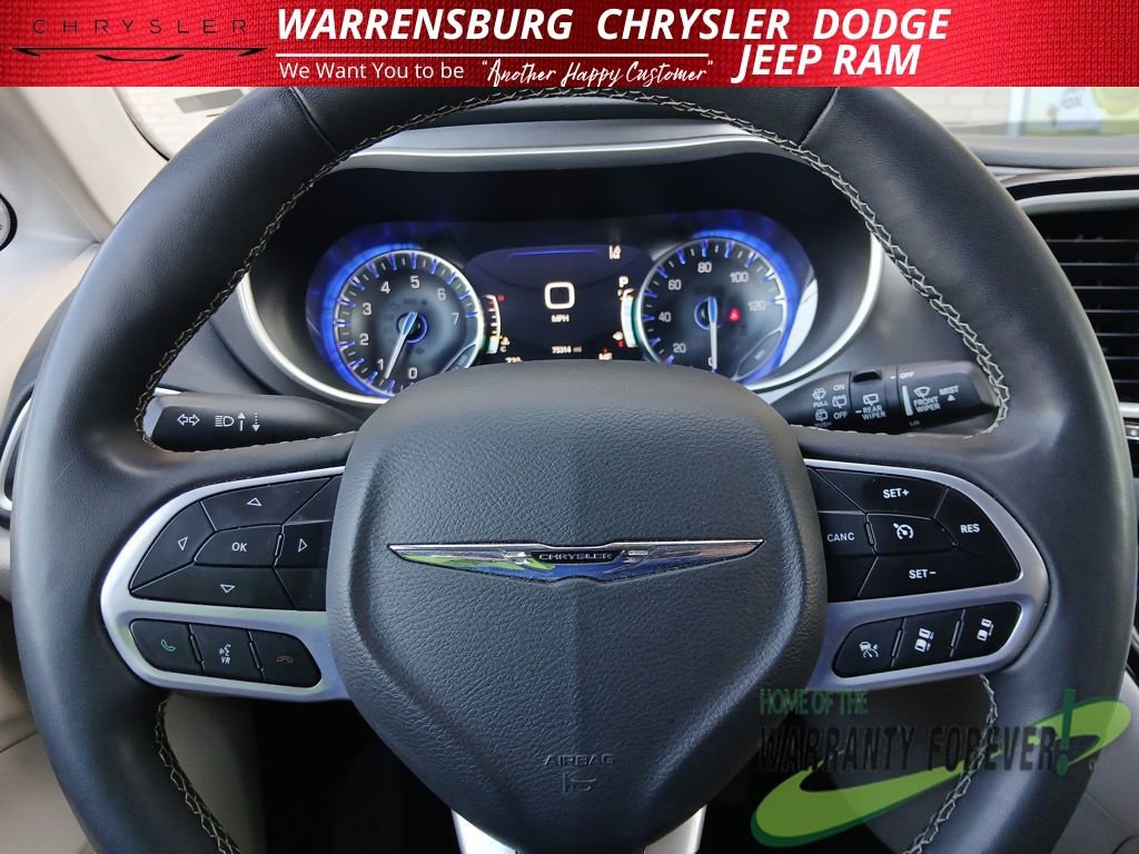 Used 2023 Chrysler Pacifica Touring-L image 22