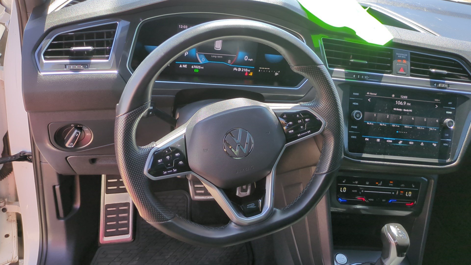 Used 2023 Volkswagen Tiguan SE R-Line AWD/4WD image 16