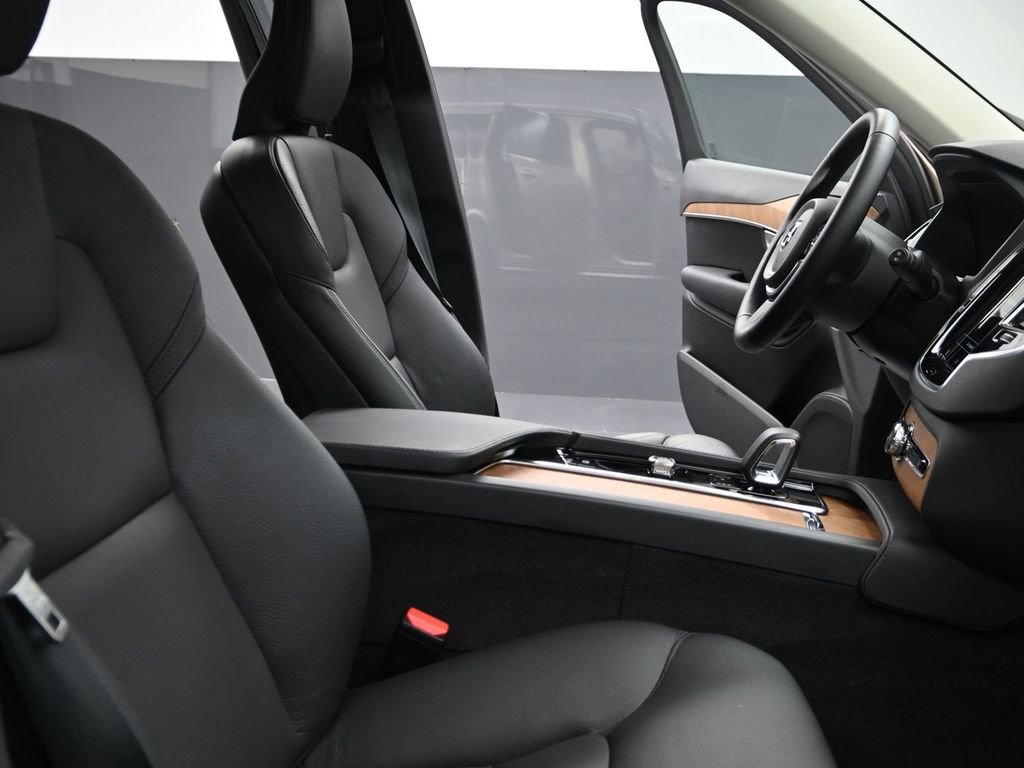 Used 2025 Volvo XC90 T8 Plus w/ Protection Package Premier image 17
