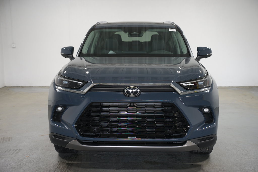 New 2026 Toyota Grand Highlander FWD image 2