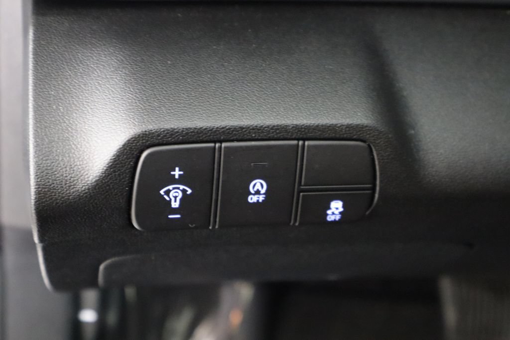 Used 2025 Hyundai Elantra SE FWD image 22