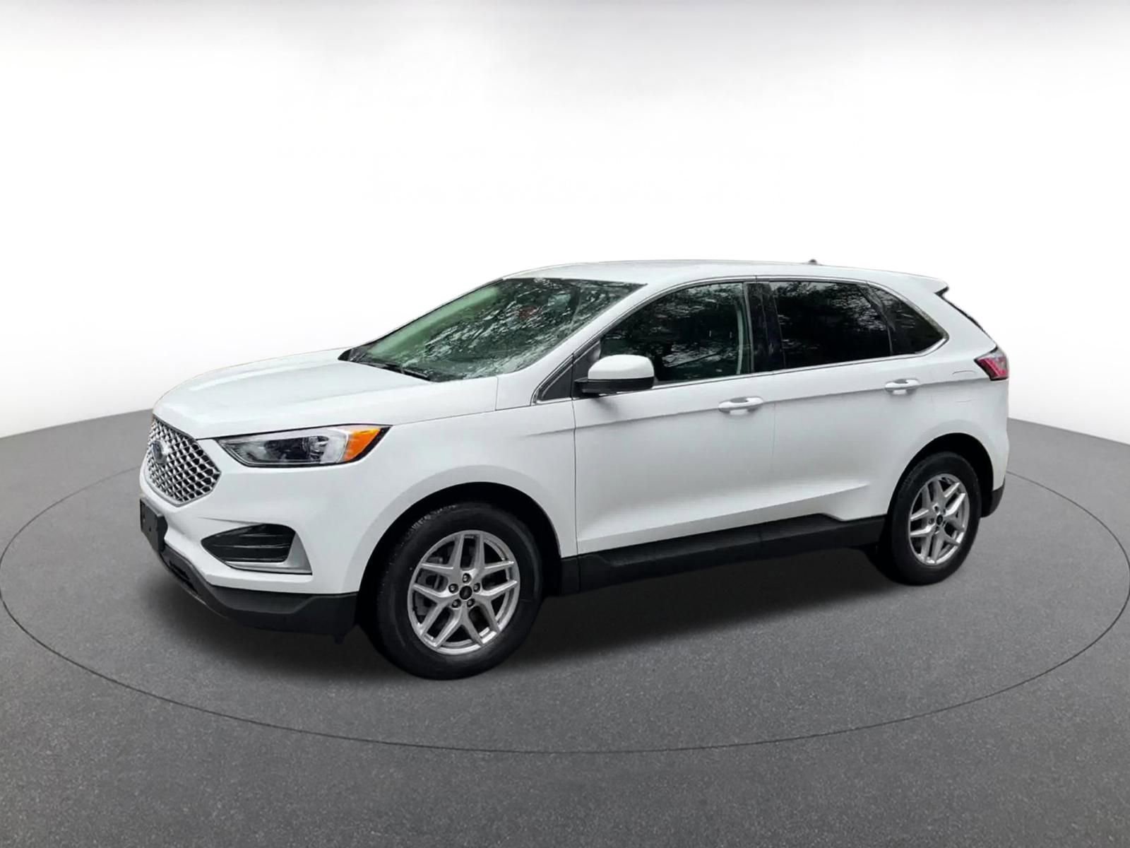 Used 2024 Ford Edge SEL image 8