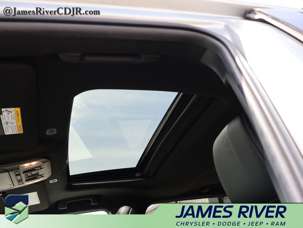 Used 2025 Toyota Highlander XSE AWD/4WD image 27