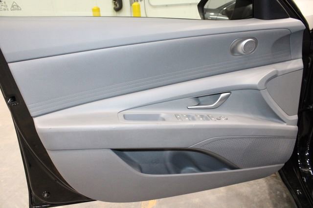 Used 2024 Hyundai Elantra SEL image 12