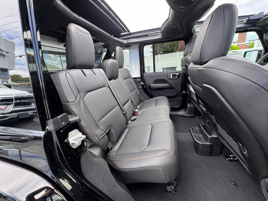 New 2026 Jeep Wrangler Unlimited Sahara AWD/4WD image 20