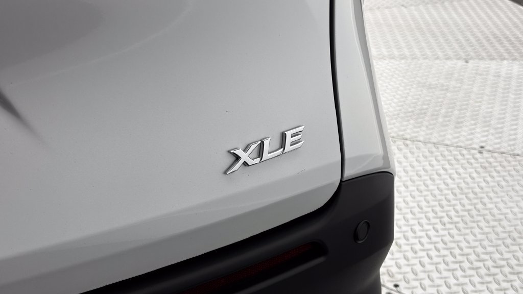 Certified 2026 Toyota Sienna XLE FWD image 9