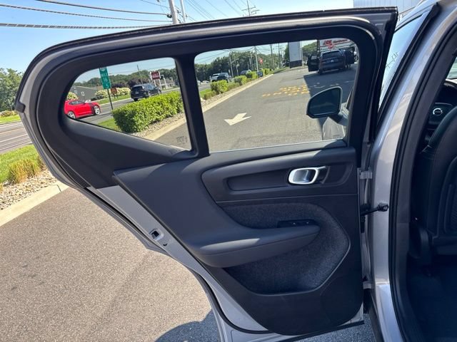 Certified 2025 Volvo XC40 B5 Plus AWD/4WD image 16