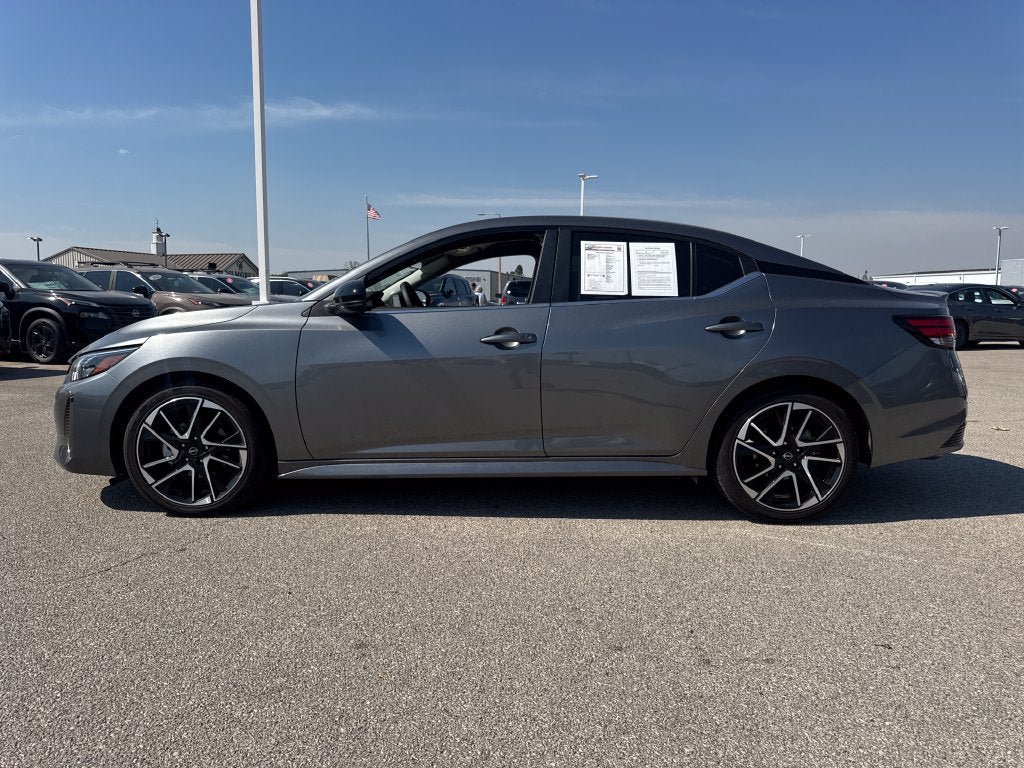 Used 2025 Nissan Sentra SR FWD image 3