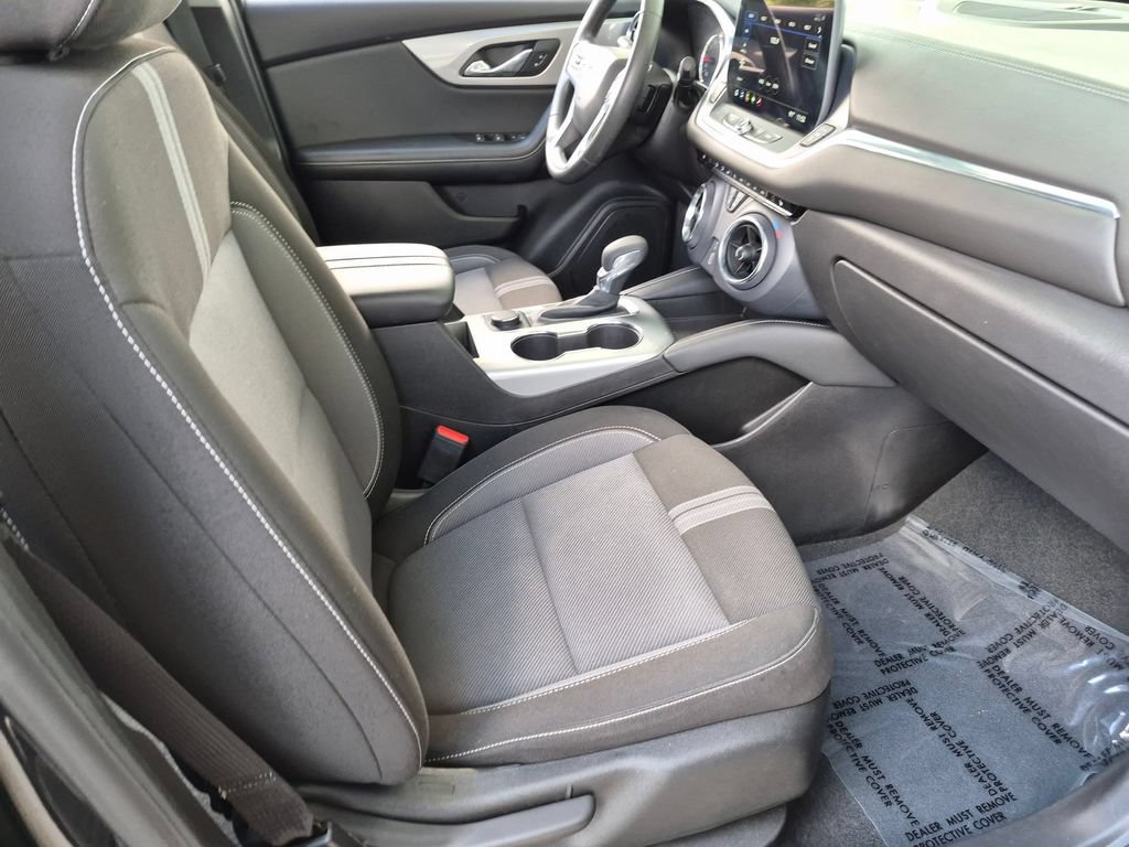 Used 2025 Chevrolet Blazer LT AWD/4WD image 31