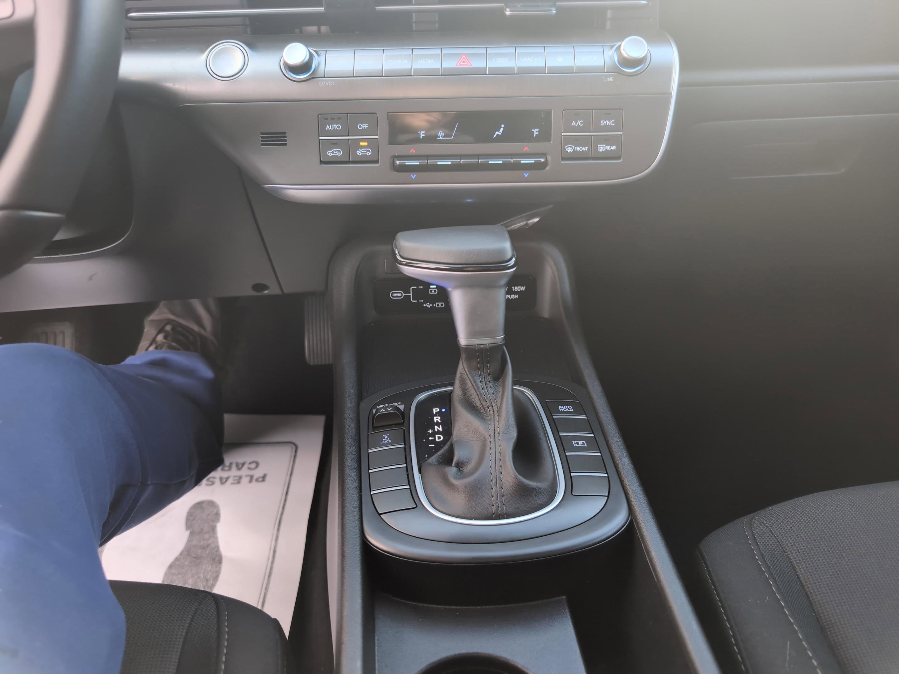 Used 2025 Hyundai Kona SEL image 28