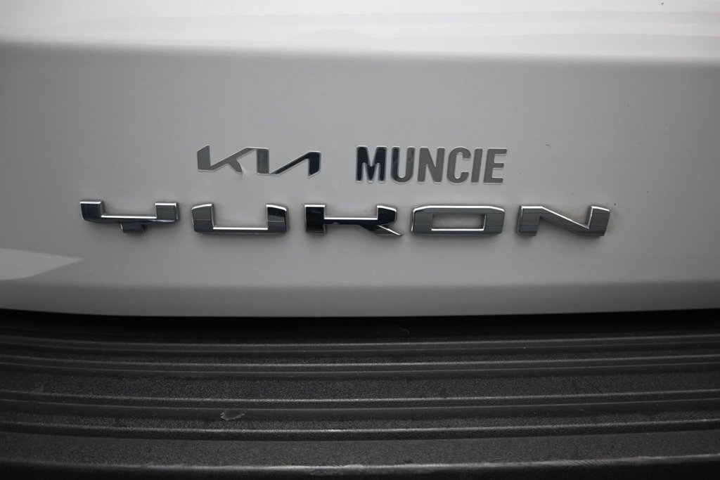 Used 2025 GMC Yukon Elevation w/ Elevation Premium Package AWD/4WD image 10