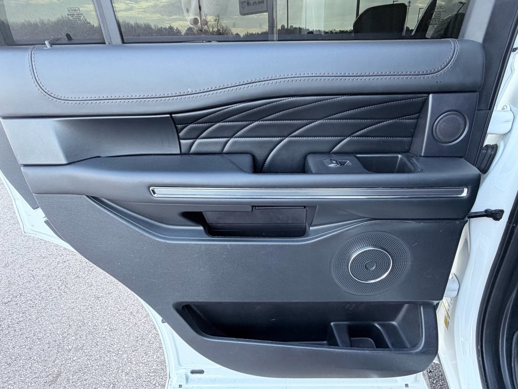 Used 2021 Ford Expedition Platinum image 28
