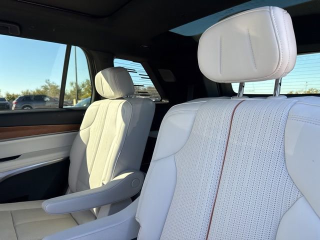 Used 2026 Cadillac Vistiq Luxury image 12