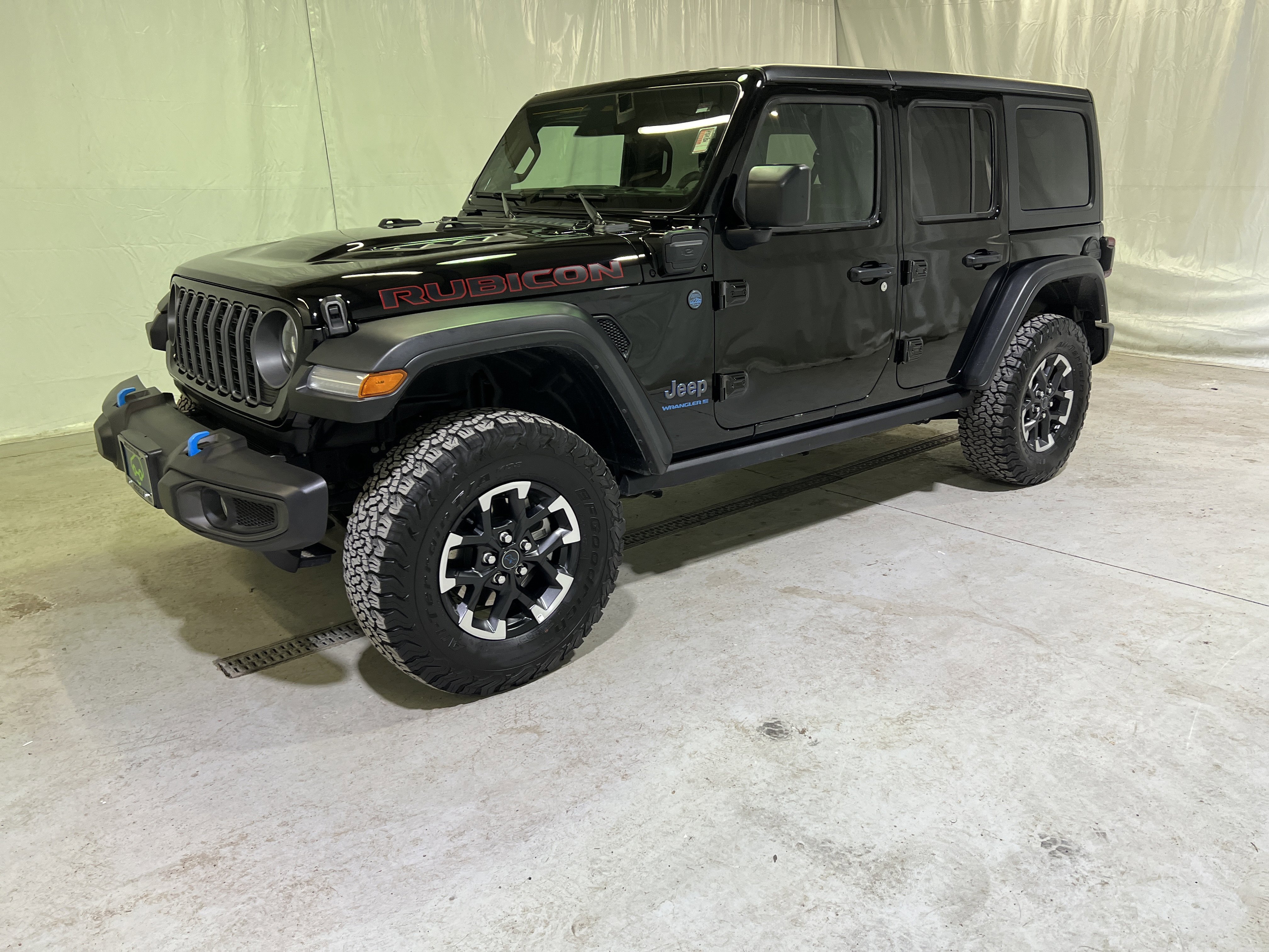 Used 2025 Jeep Wrangler Unlimited Rubicon 4xe w/ Convenience Group image 6