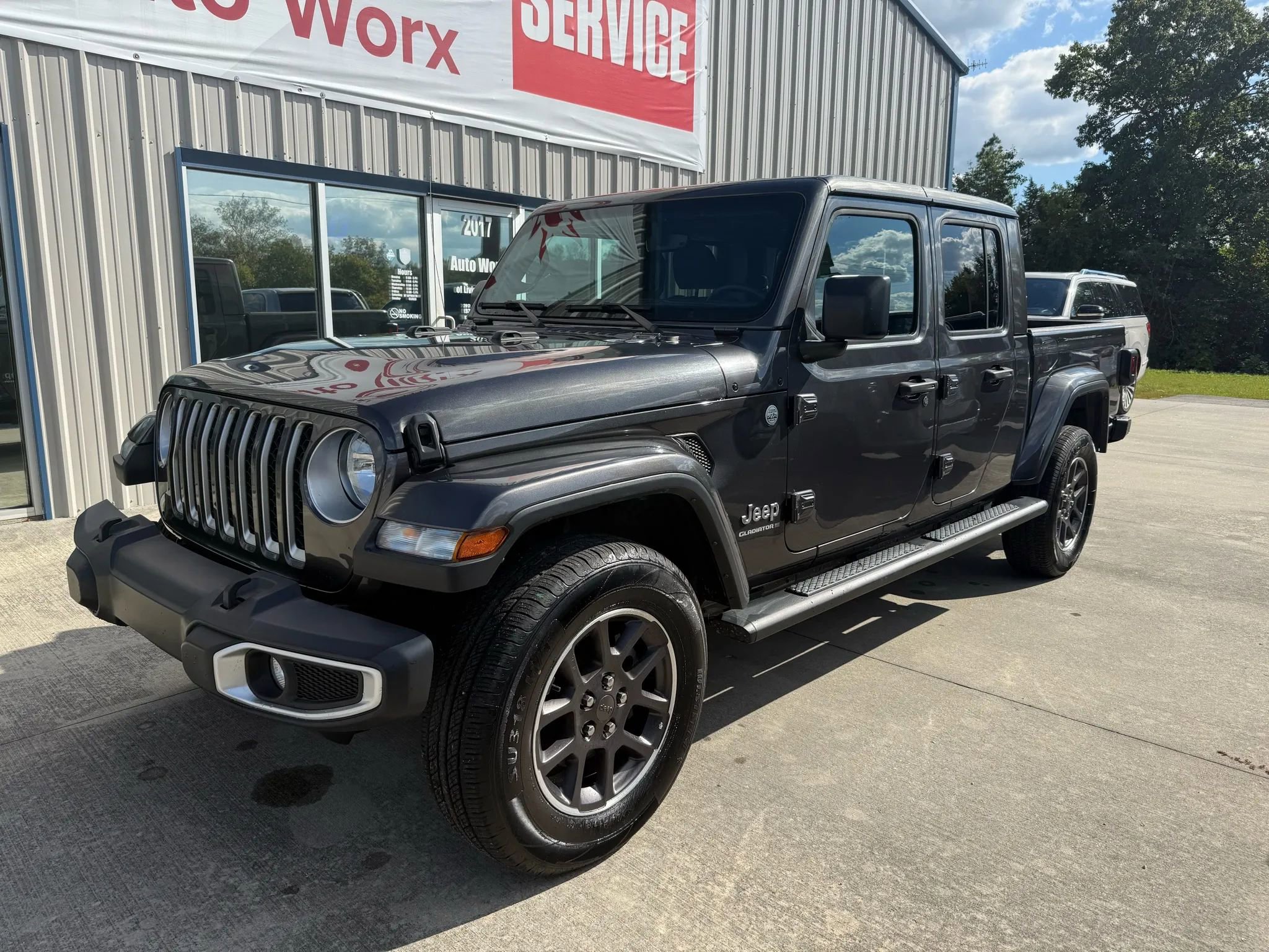 Used 2023 Jeep Gladiator Overland image 23