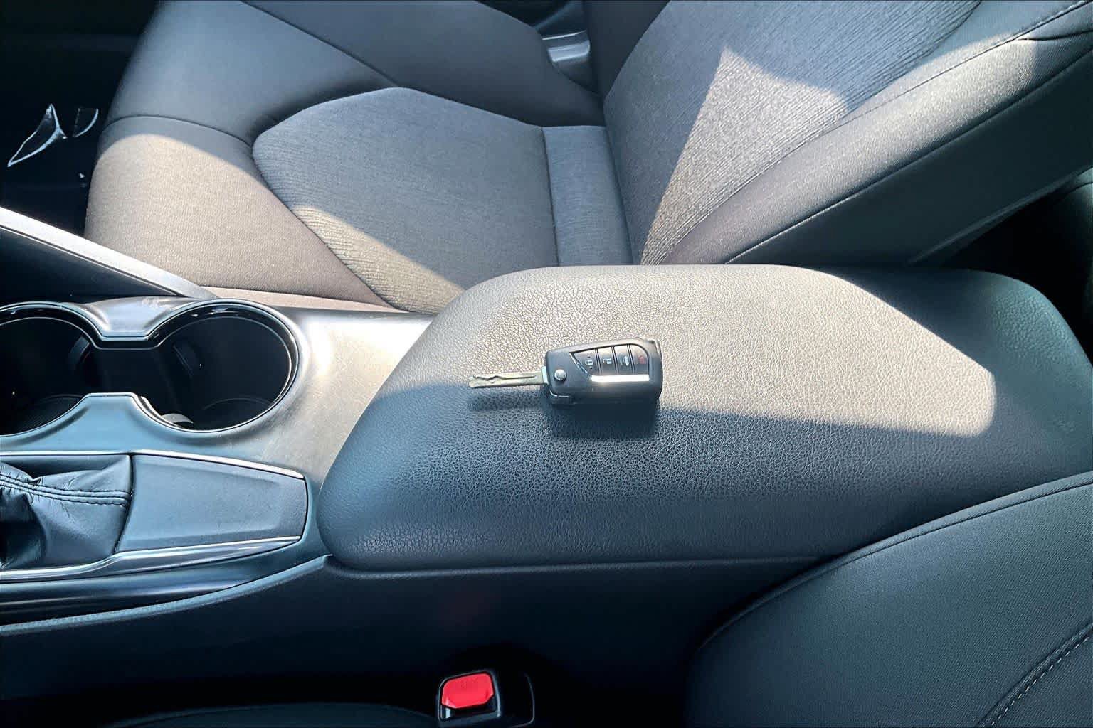 Used 2019 Toyota Camry LE FWD image 14