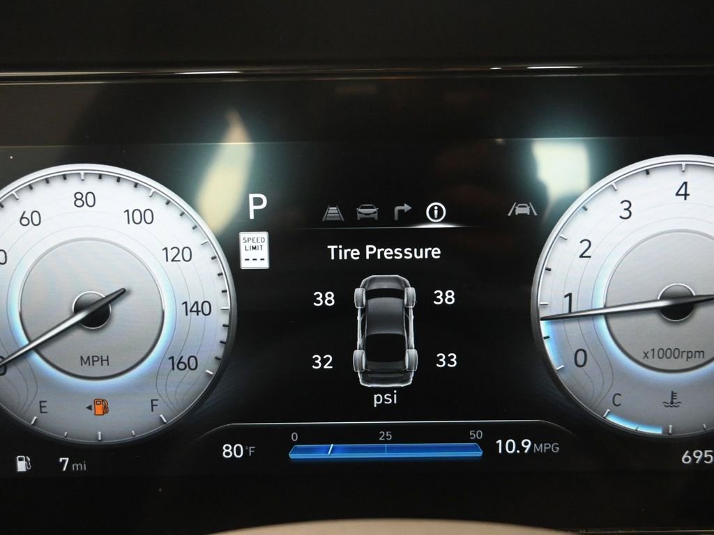 Used 2024 Hyundai Elantra SEL image 34