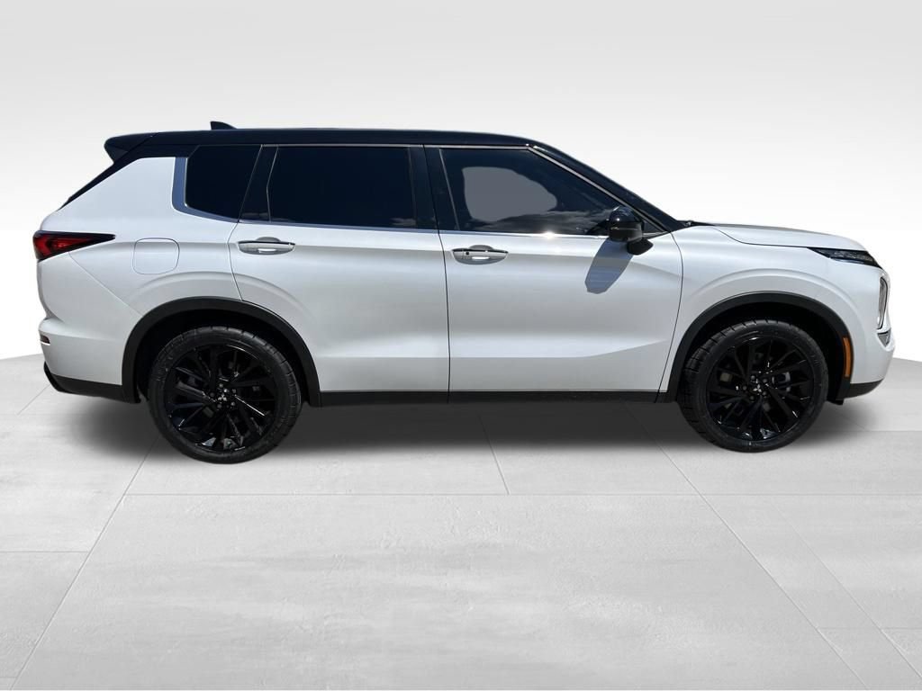 Used 2023 Mitsubishi Outlander SEL AWD/4WD image 5