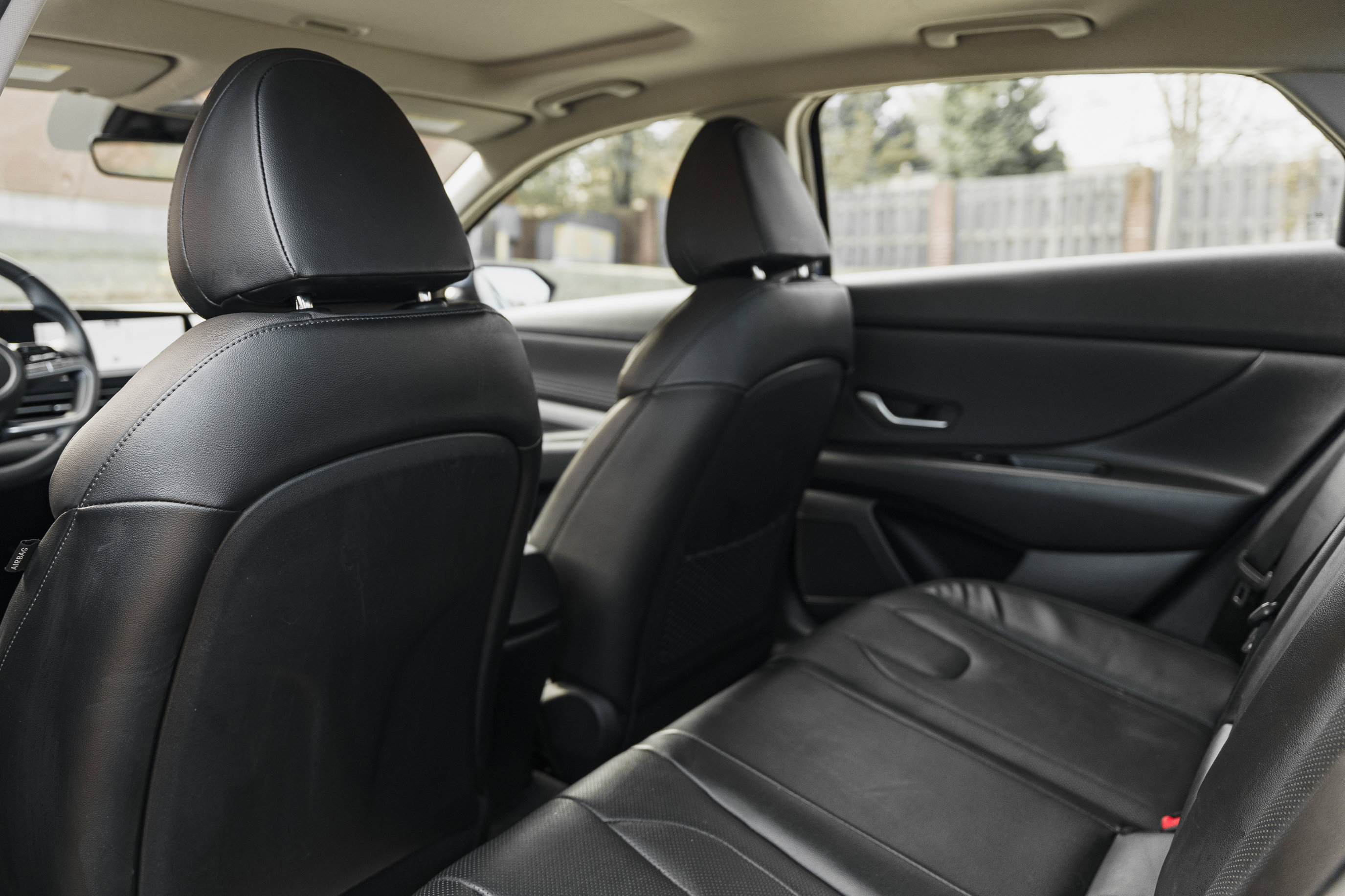 Used 2023 Hyundai Elantra Limited image 23