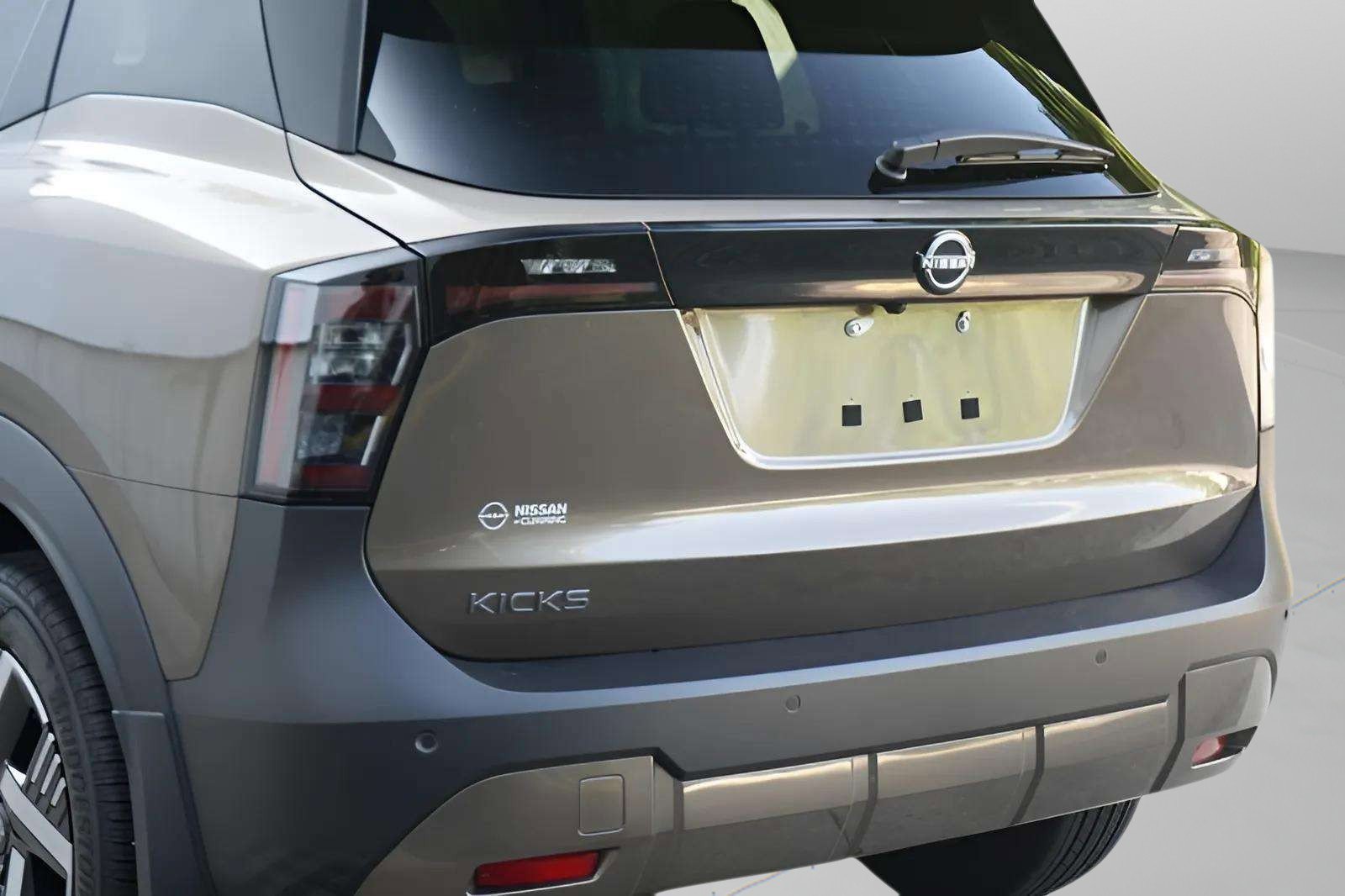 Used 2025 Nissan Kicks SV image 20