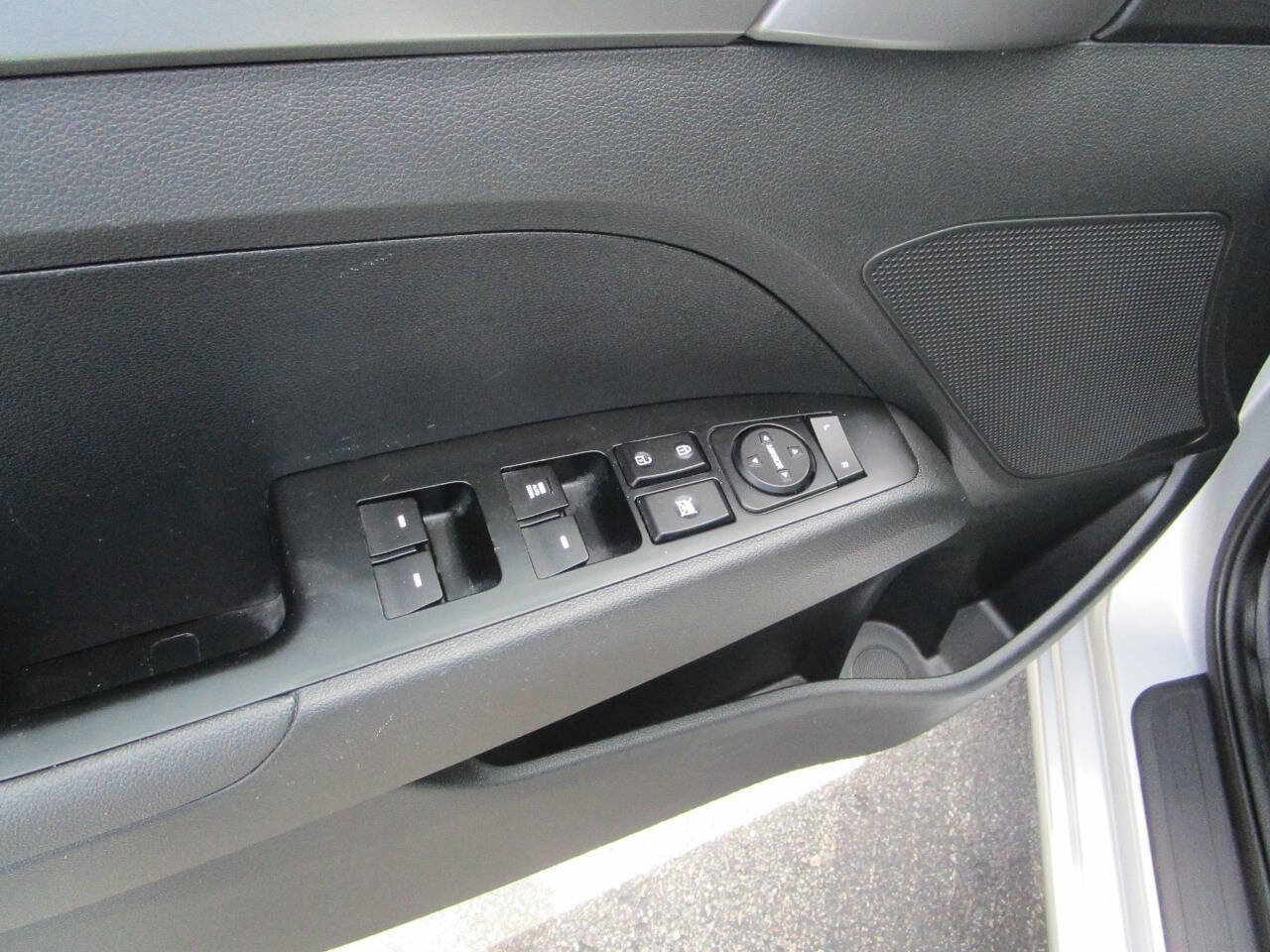 Used 2018 Hyundai Elantra SE image 7