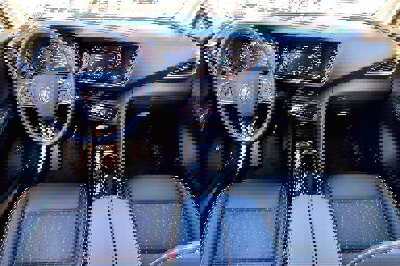 Used 2023 Buick Envision Avenir image 16