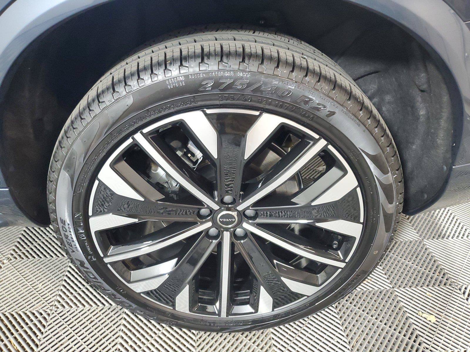 Certified 2026 Volvo XC90 B6 Plus w/ Protection Package Premier AWD/4WD image 11