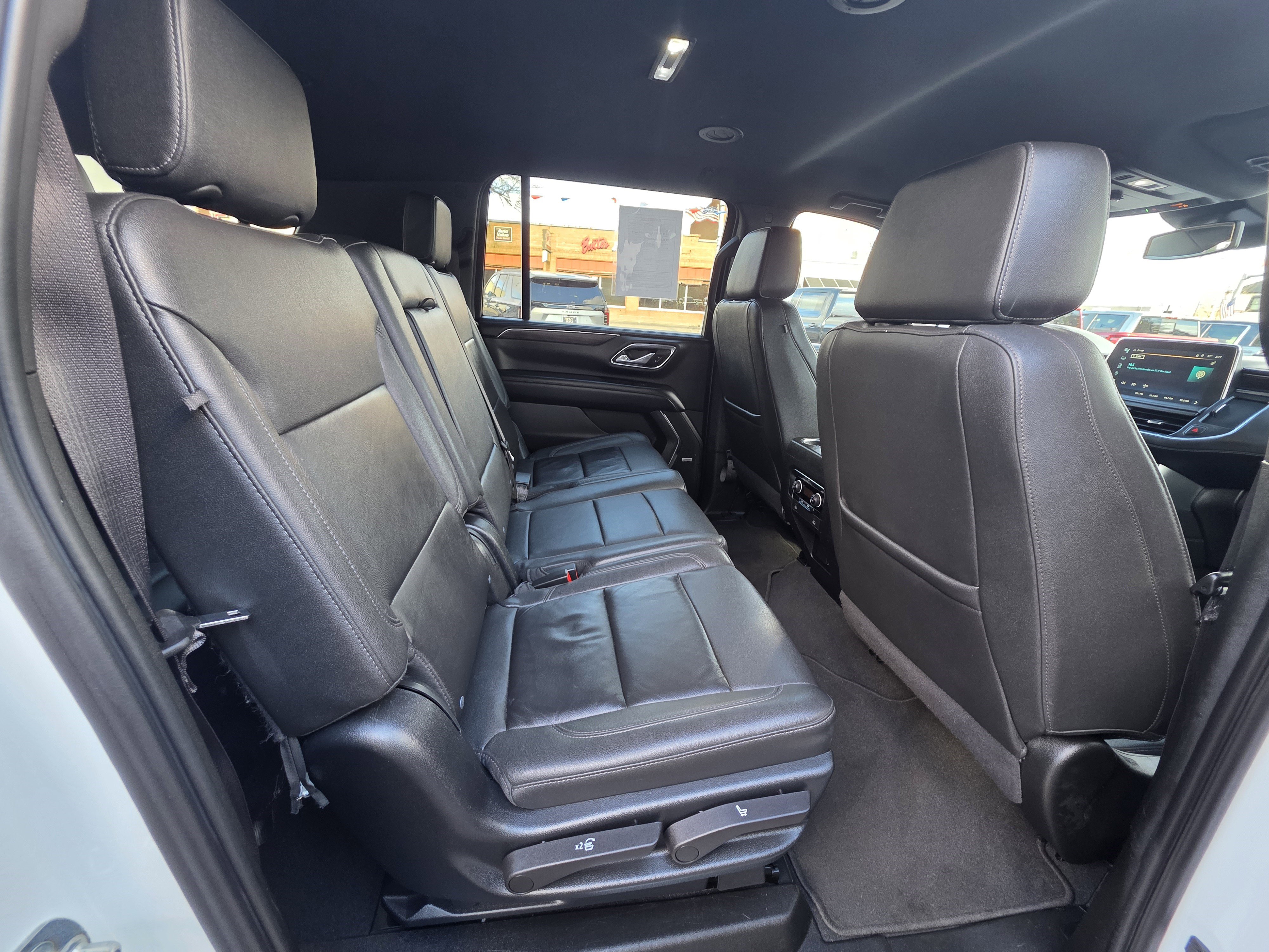Used 2023 Chevrolet Suburban LT image 22