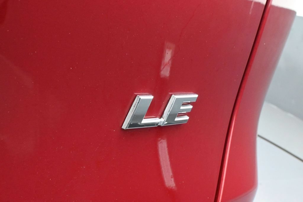 Used 2021 Toyota RAV4 LE FWD image 31