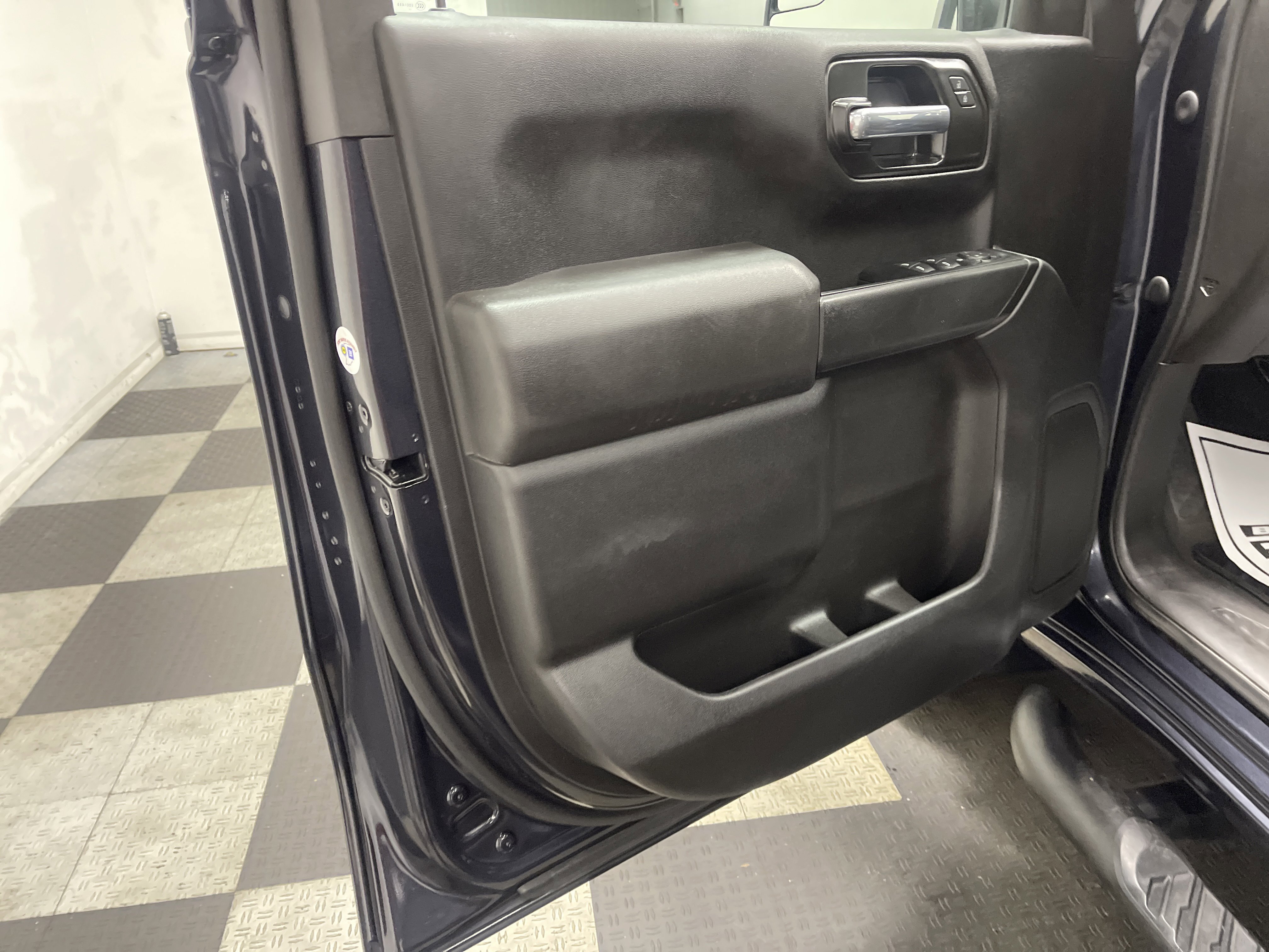 Used 2023 Chevrolet Silverado 1500 Custom w/ 2.7L Blackout Package image 10