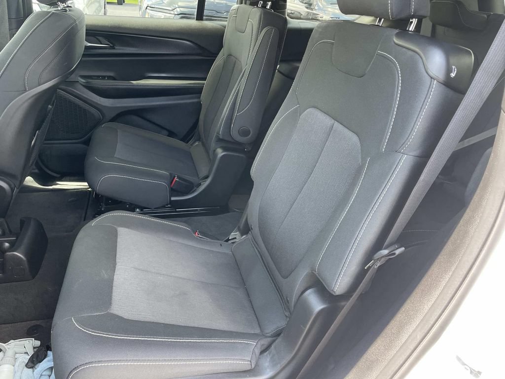 Used 2025 Jeep Grand Cherokee L Laredo w/ Luxury Tech Group I AWD/4WD image 12