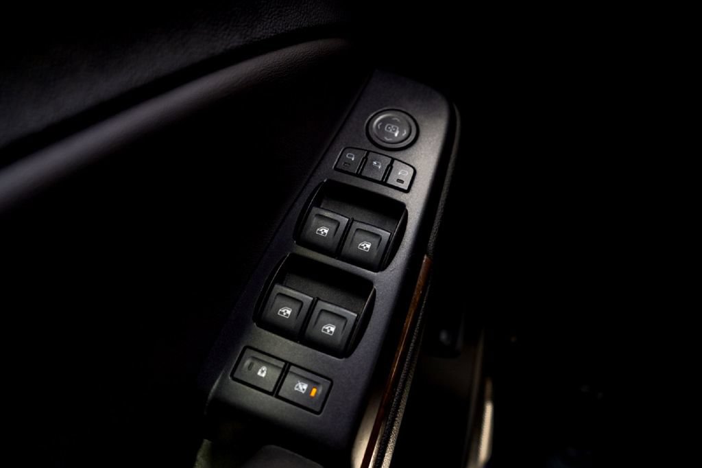 Used 2018 Chevrolet Tahoe LT w/ Luxury Package RWD image 21
