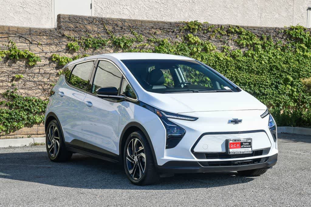 Used 2023 Chevrolet Bolt LT w/ Infotainment Package FWD image 3