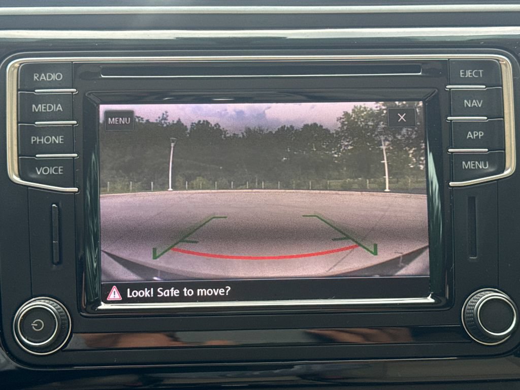 Used 2018 Volkswagen Beetle 2.0T SE FWD image 26