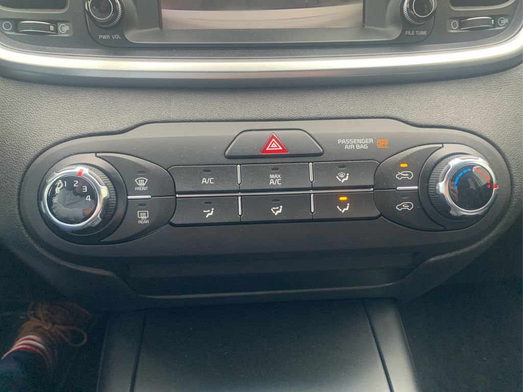 Used 2020 Kia Sorento LX image 25