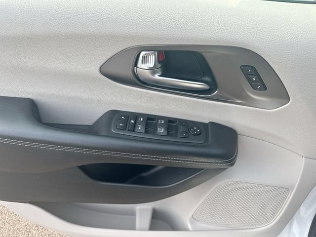 Certified 2022 Chrysler Pacifica Touring-L FWD image 15