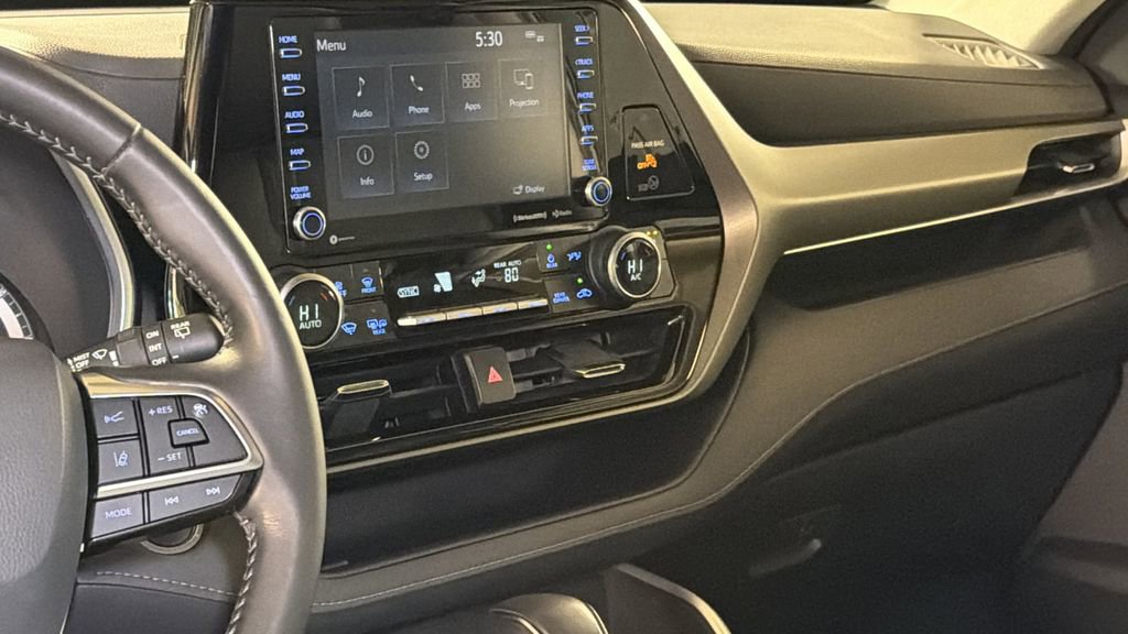 Used 2021 Toyota Highlander XLE image 18