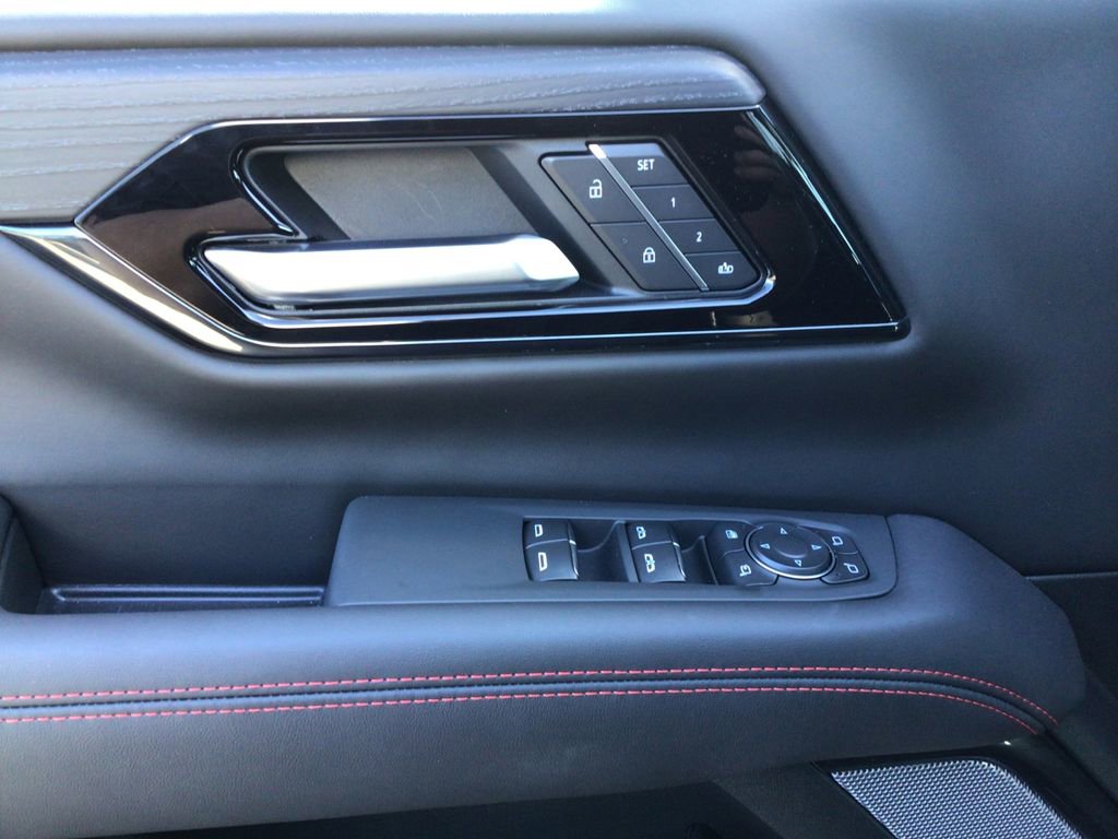 New 2026 GMC Yukon AT4 Ultimate w/ LPO, Illumination Package image 16