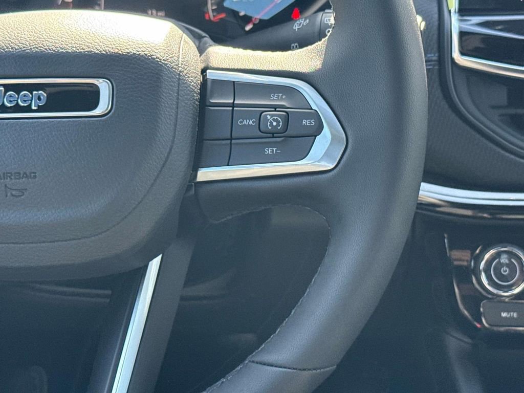 New 2026 Jeep Compass Latitude image 14