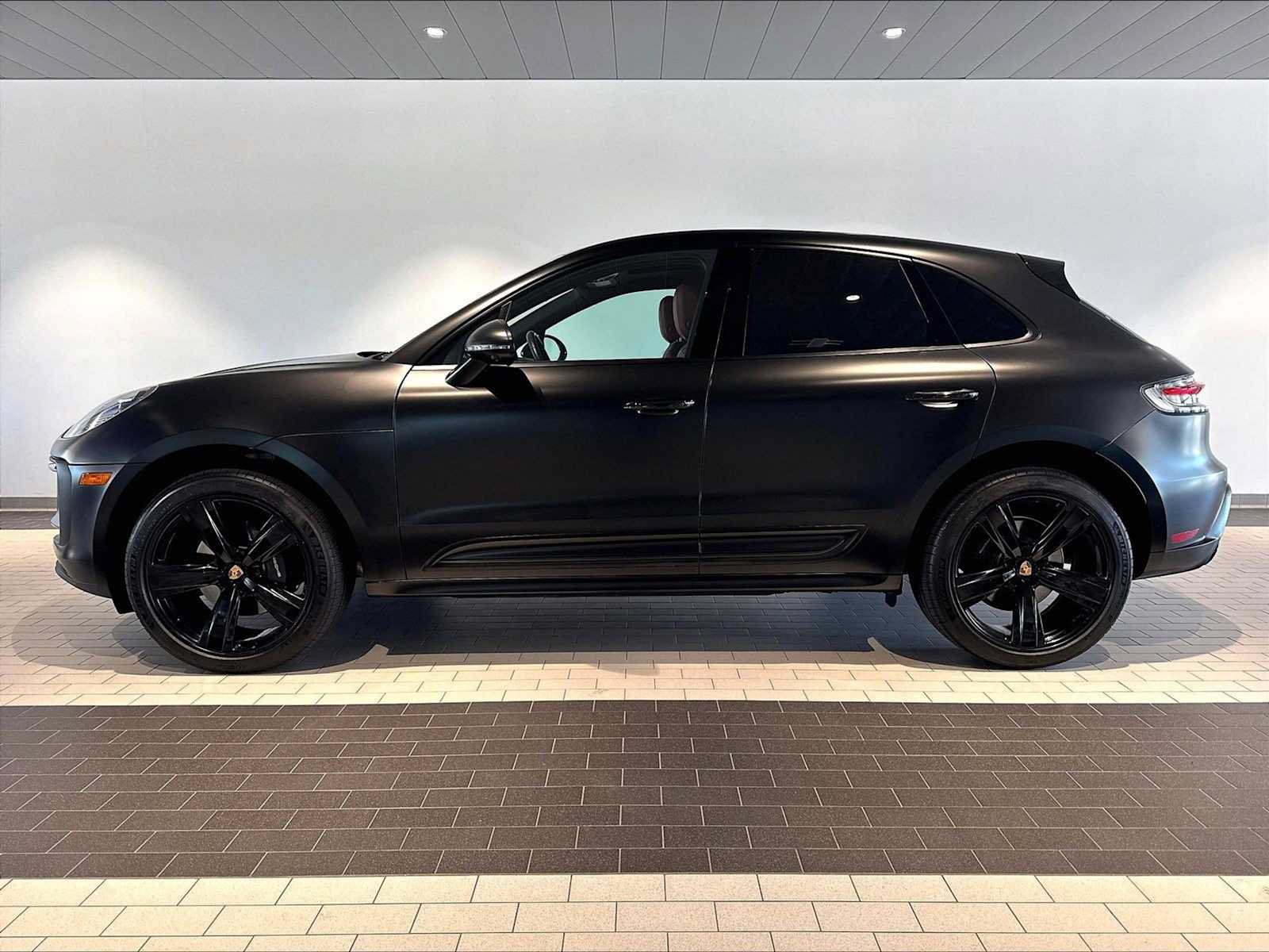 Used 2023 Porsche Macan AWD/4WD image 2