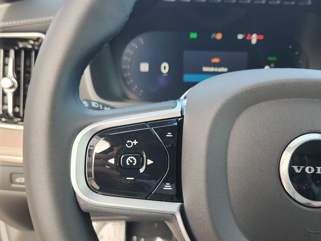 New 2026 Volvo XC90 T8 Plus w/ Protection Package Premier AWD/4WD image 16