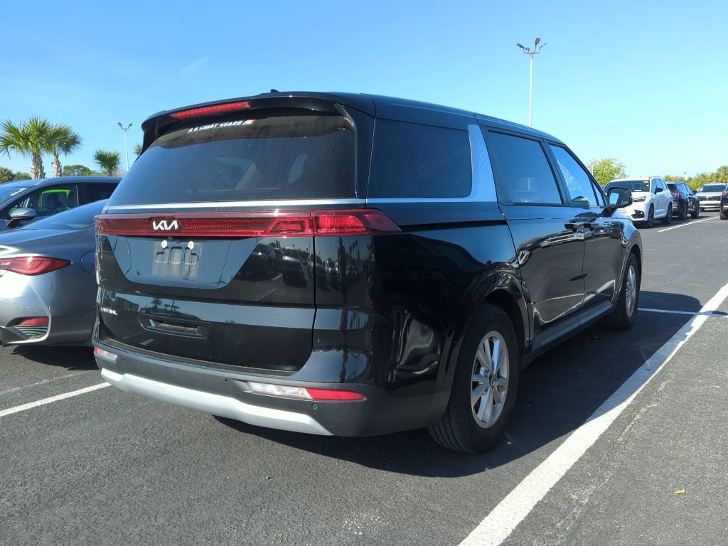 Certified 2023 Kia Carnival LX image 9