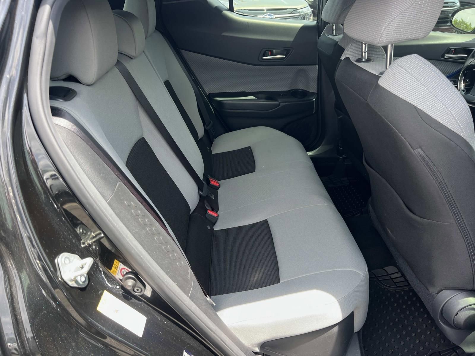 Used 2019 Toyota C-HR XLE FWD image 15