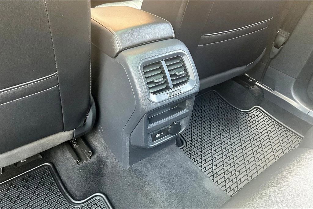 Used 2022 Volkswagen Tiguan SE image 31